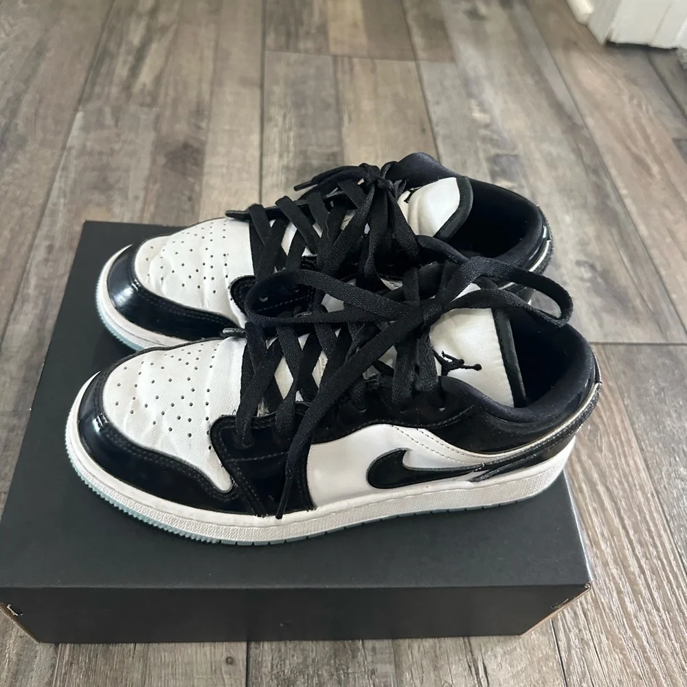 Kids Jordan Air 1 low shoes